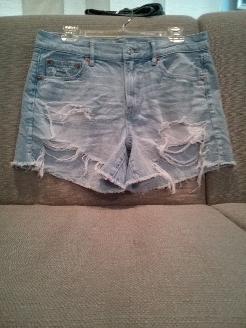 (330) American Eagle Perfect Short size 8